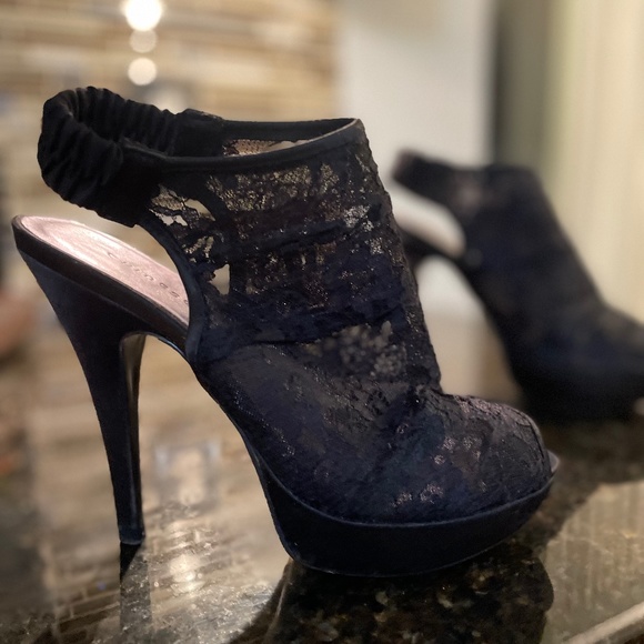 Perfect Black Heels - Picture 1 of 2